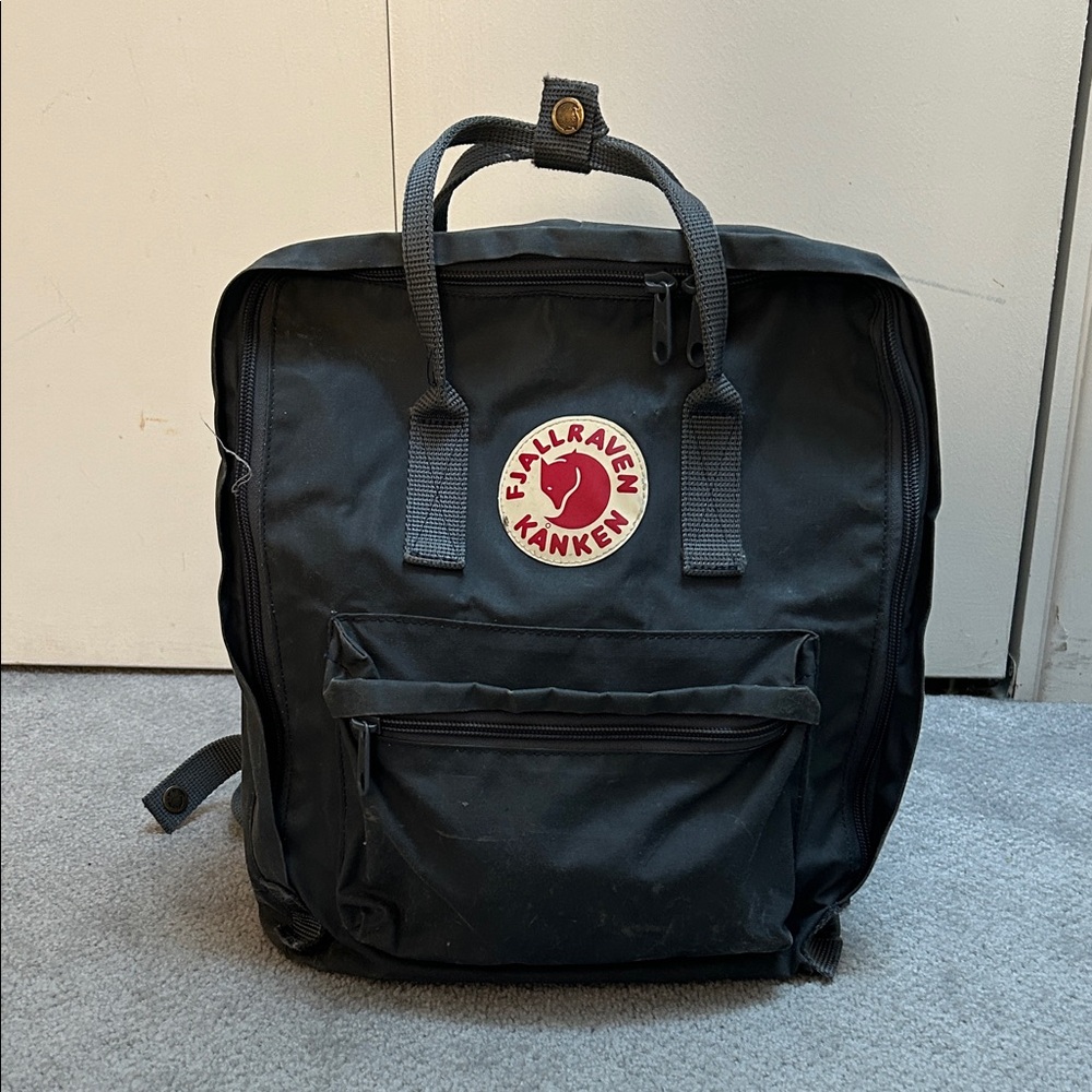Fjallraven Kånken Charcoal Backpack